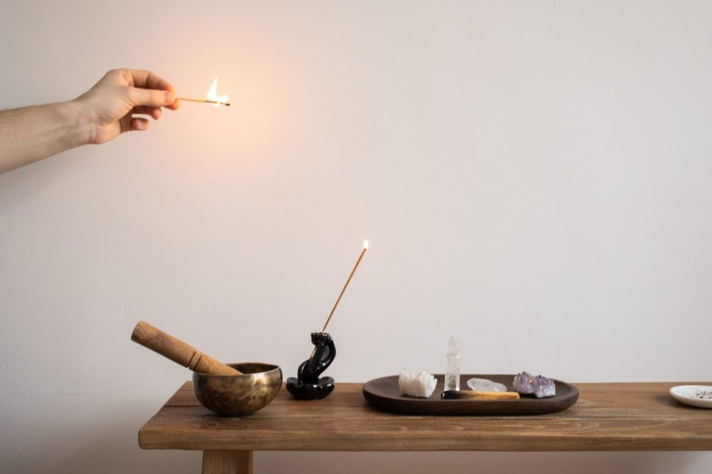 Un porte encens en forme de dragon